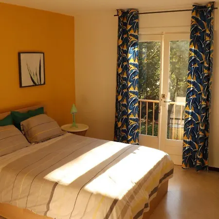 T2 Climatise Avec Balcon, Wifi Et Parking Pres Du Centre De - Fr-1-100-180 Apartment